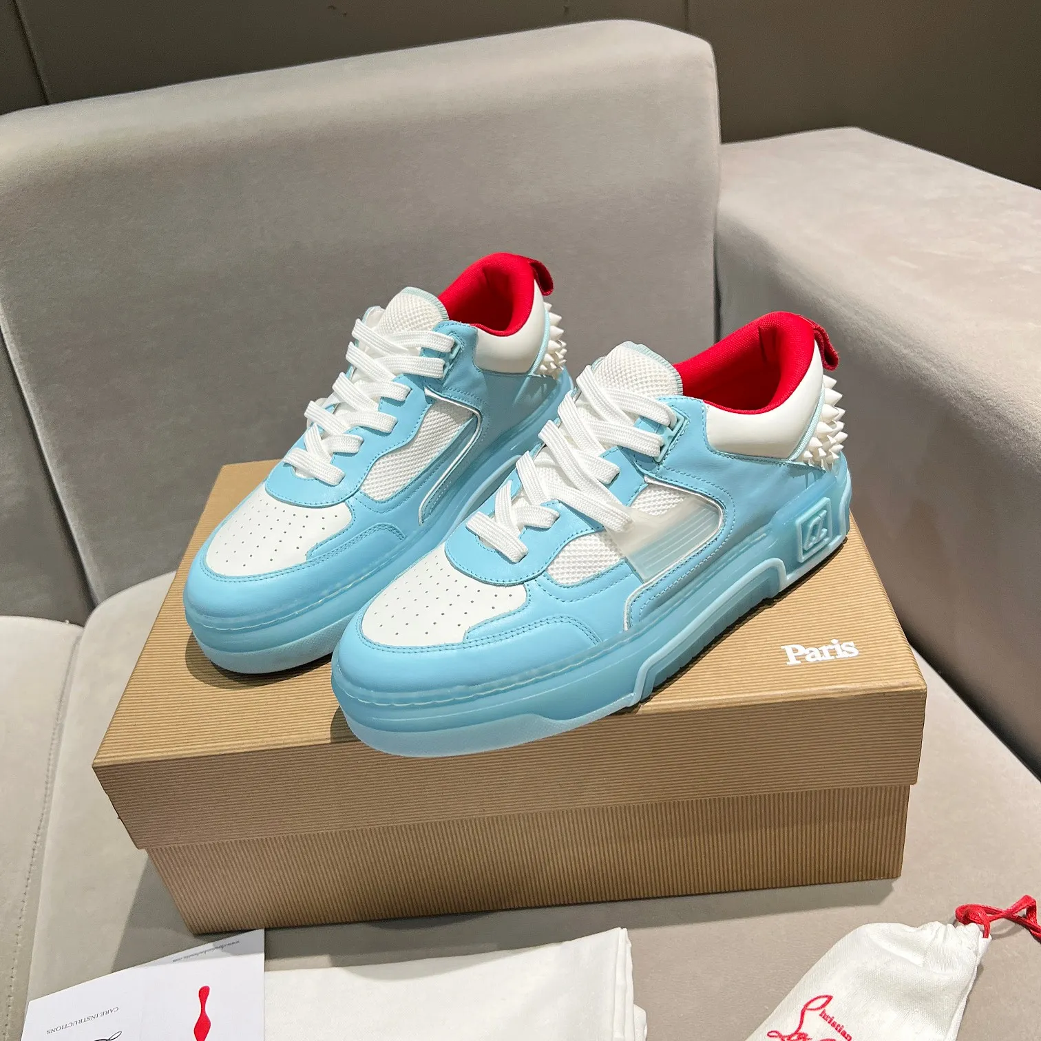 Men's shoes 💰700 🌹🌹🌹̋ Wang Junkai Yang Mi Xu Kai Zhang Jingyi Ding Chengxin Chen Muchi Wang Ziyi Same style Christian Louboutin 2024 [New product] ASTROLOUBI unisex thick-soled sports shoes red-soled shoes perfectly integrate fashion and sports, The fabrics are made of luxurious calfskin, soft suede, smooth satin and laminated leather, and the back is decorated with classic rivets. The interior is blended with a knitted tongue for added durability, breathability and quick-drying comfort. The outsole is made of a combination of EVA foam and imported rubber, and the colorful CL iconic letters on the side of the outsole show the brand's unique style. It is a ceiling-level comfortable skate shoe! ! ! Multiple colors available, currently men’s sizes 39--45 (women’s sizes 35--40, currently being updated)